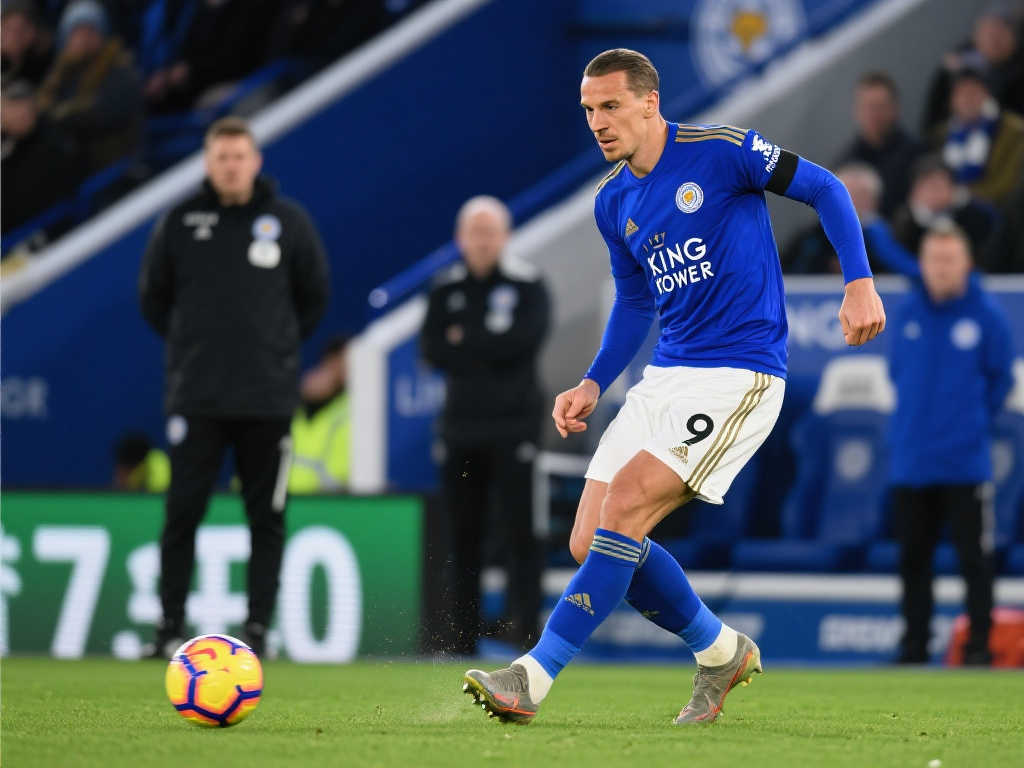 韦世豪脱口秀调侃：踢前锋时也踢后卫门将甚至踢裁判，捎带脚的事.